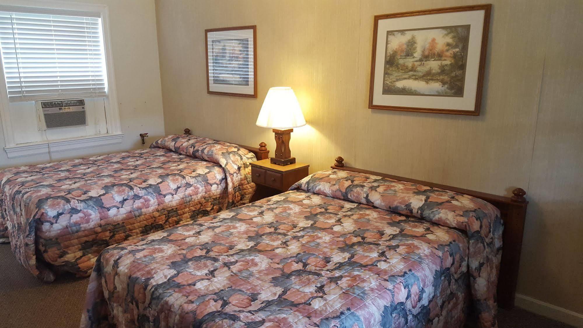Early American Motel Aurora Екстериор снимка