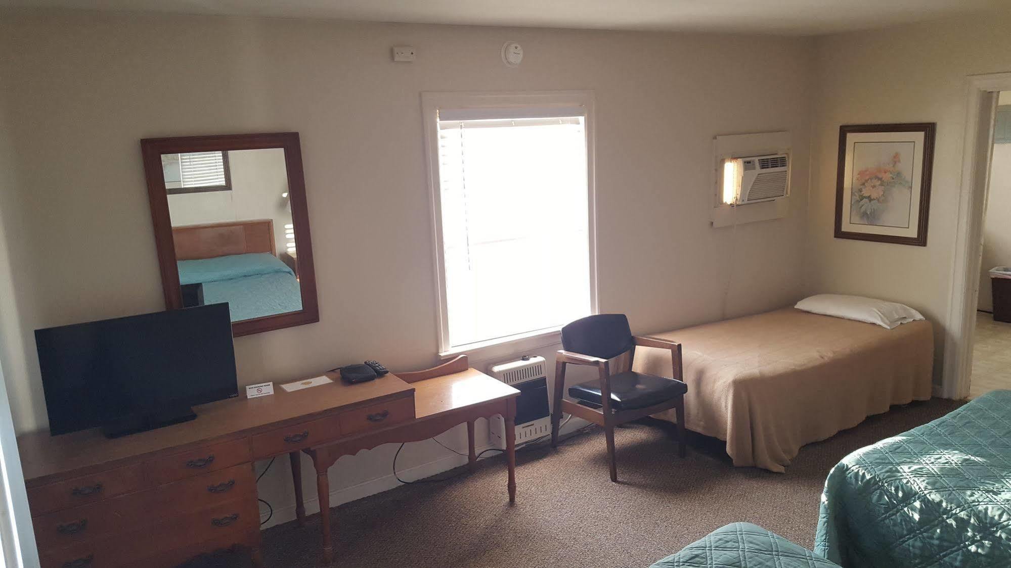 Early American Motel Aurora Екстериор снимка